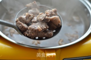 Combination of Chinese and Western Hot Pot --- Herbal Red Wine Beef Hot Pot recipe