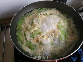 Beef Loofah Duck Egg Soup recipe