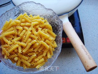 Spiral Pasta with Tomato Sauce recipe