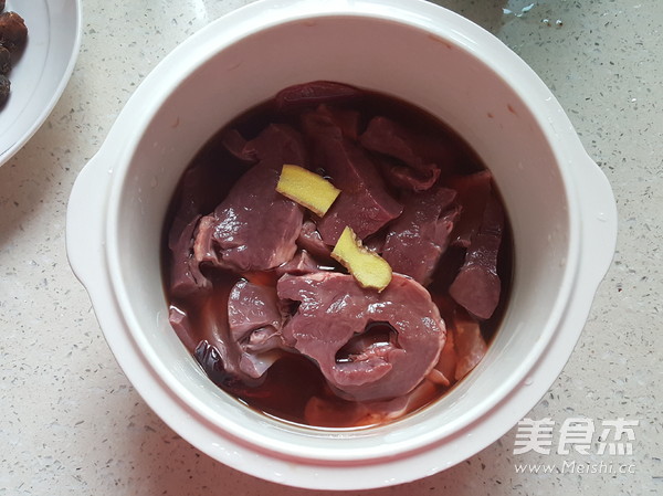 Stewed Pig Heart with Red Dates and Longan recipe