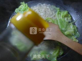 Rippled Noodles with Salt-fried Pork and Cabbage recipe