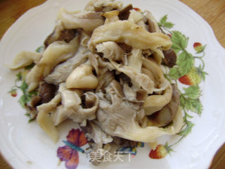 Home Cooking-stir-fried Cabbage with Fresh Mushrooms recipe