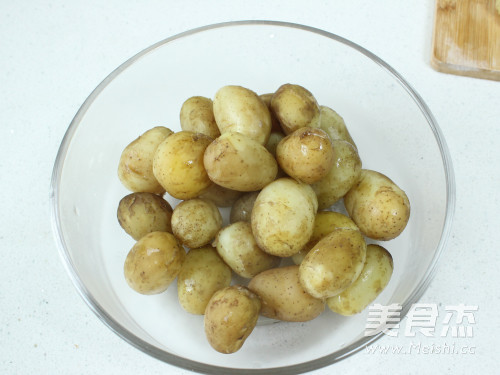 Salt-fried Baby Potatoes recipe