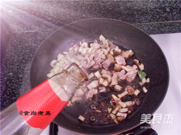 Stir-fried Udon Noodles with Lean Meat and Oyster Sauce recipe