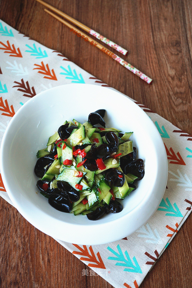 [northeast] Chopped Pepper and Cucumber Mixed with Fungus recipe