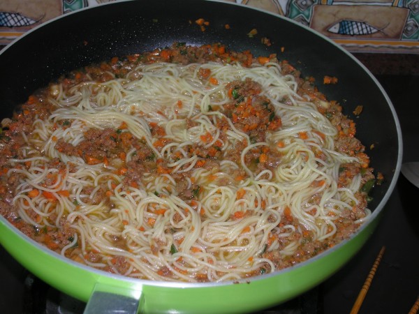 Braised Noodles with Carrots and Pork recipe