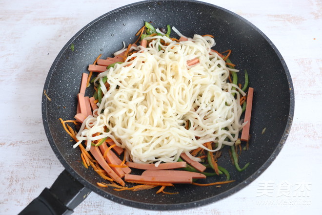 Fried Noodles with Spicy Sauce recipe