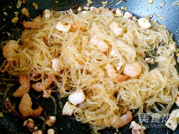 Fried Vermicelli with Seafood recipe