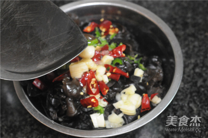 Vinegar Mixed Black Fungus recipe