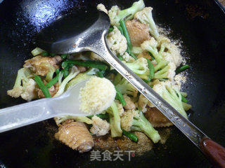 Stir-fried Cauliflower with Bean and Mid-wing recipe