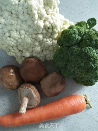 Stir-fried Cauliflower with Mushrooms and Carrots recipe