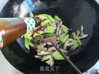 Stir-fried Celery with Shiitake Mushrooms recipe