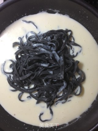 Creamy White Sauce Italian Black Pearl Noodles——the Fragrance of White Snow in Winter [traditional Pasta] Freshly Tasted recipe