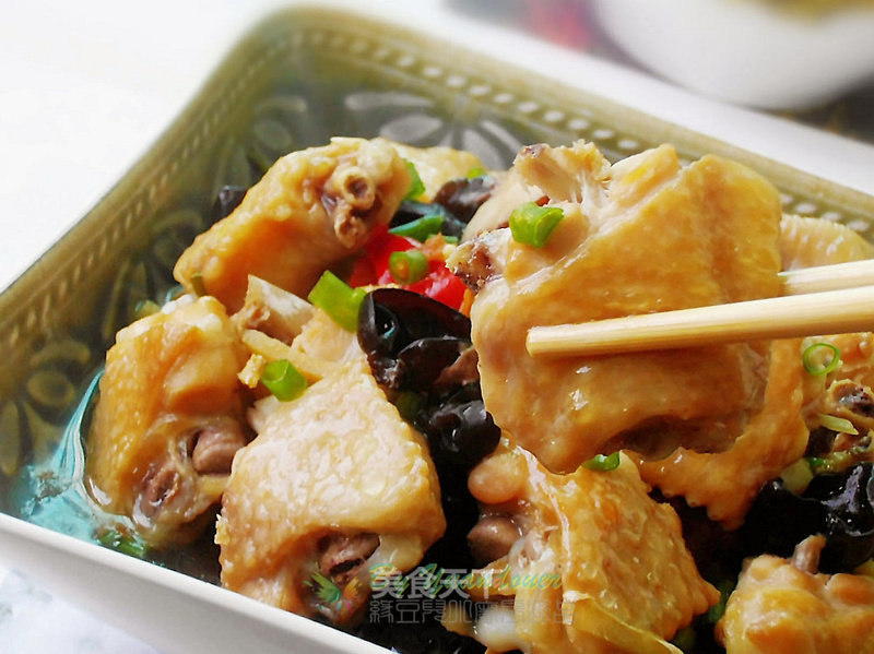 Steamed Chicken Wings with Mushrooms and Fungus recipe