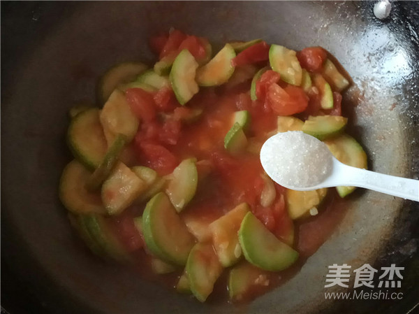 Stir-fried Zucchini with Tomatoes recipe