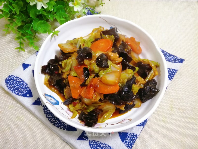 Stir-fried Cabbage Fungus with Pork Belly recipe