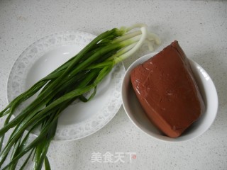 Stir-fried Pork Blood with Green Garlic recipe