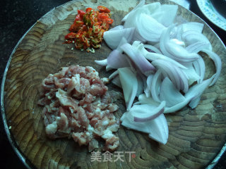 Stir-fried Shredded Pork with Onion recipe