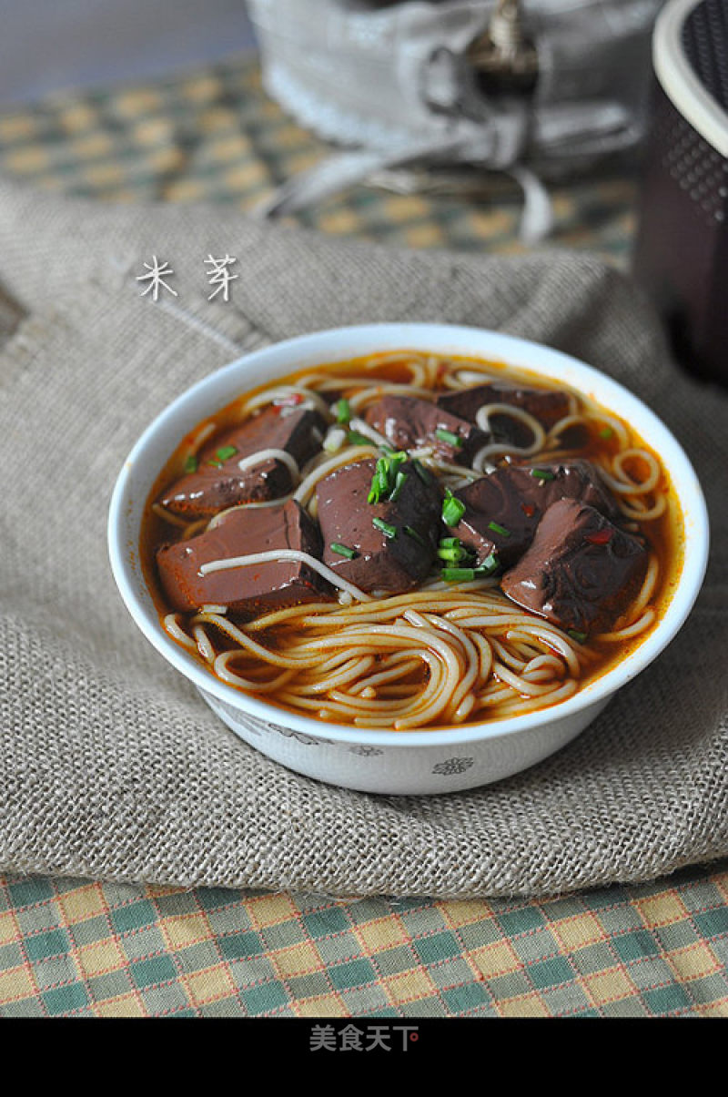 Nanchang Featured Pork Blood Boiled Rice Noodles
