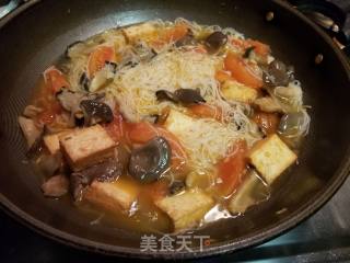 Rice Noodles with Tomato and Oyster Mushroom recipe