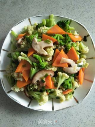 Stir-fried Cauliflower with Mushrooms and Carrots recipe