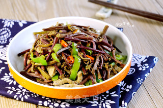 #trust之美# Stir-fried Bracken with Shredded Pork recipe