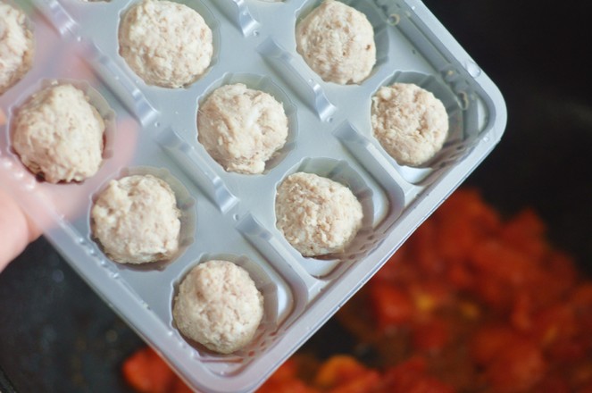 Meatball Rice with Tomato Sauce recipe