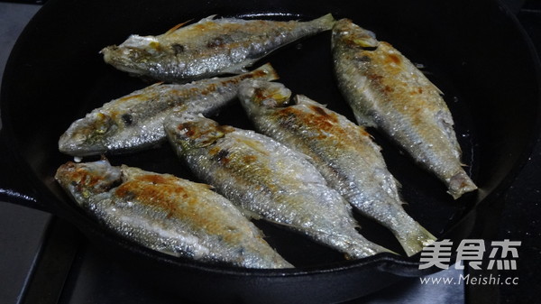 Small Yellow Croaker with Black Bean Pepper recipe