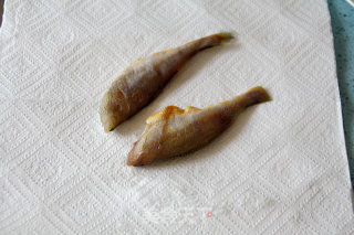 Make Cold Appetizer [small Yellow Croaker in Black Bean Sauce] with Traditional Method recipe