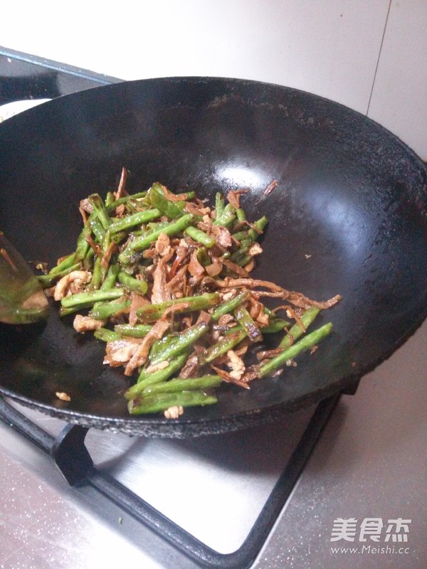 Stir-fried String Beans with Bamboo Shoots and Dried Vegetables recipe