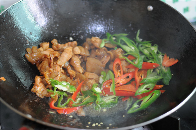 Stir-fried Pork with Double Pepper and Mushroom recipe