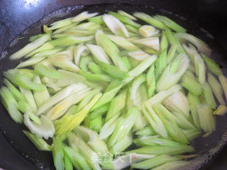 Stir-fried Lily with Celery Ham recipe