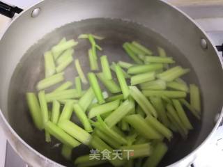 Stir-fried Celery with Double Ears recipe