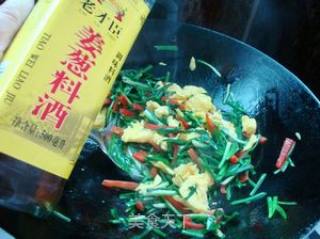 Stir-fried Chives with Egg and Red Pepper recipe