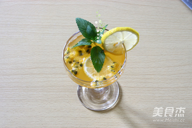 Rio Passionfruit Lemon Orange Vodka Cocktail recipe