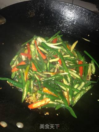 Stir-fried Tea Tree Mushroom with Hot Pepper recipe