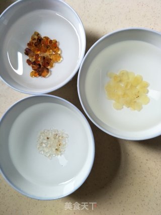 Red Dates, Peach Gum, Snow Swallow and Saponin Rice recipe