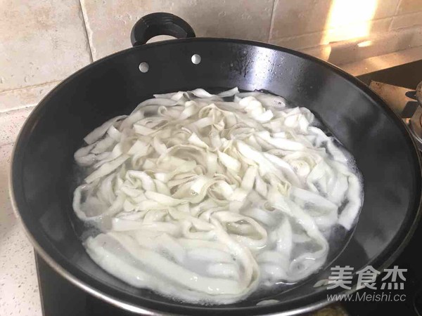 Shredded Beef Noodles with Pickled Vegetables recipe