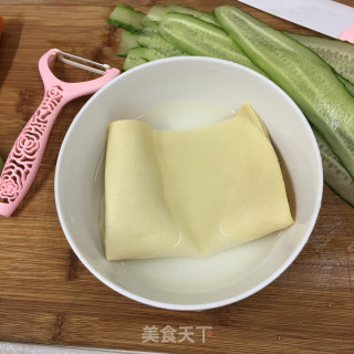 Cold Cucumber Rolls recipe