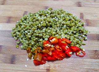 Stir-fried Soaked Cowpea with Oil Residue recipe