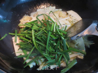 Stir-fried Spring Bamboo Shoots with Spring Leek recipe