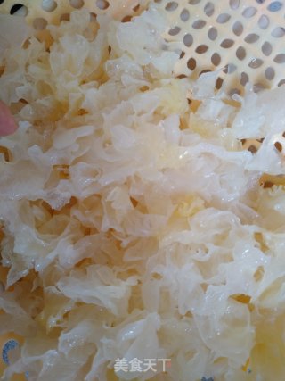 Red Date Tremella and Lotus Seed Soup recipe