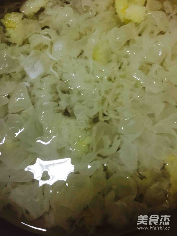 Papaya and Tremella Soup recipe
