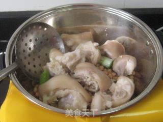 Spicy Red Fermented Bean Curd and Peanut Pork Feet recipe