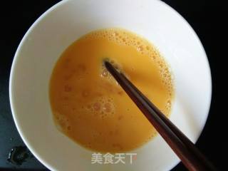 Fried Egg Sausage with Dried Flowers recipe