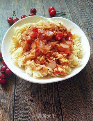 Tomato Black Pepper Fusilli Noodles recipe
