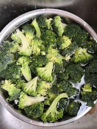 Stir-fried Double Ears with Broccoli recipe