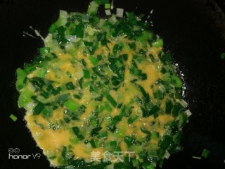Fried Eggs with Garlic Sprouts recipe