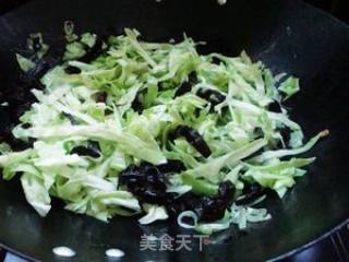 Stir-fried Cabbage with Black Fungus recipe