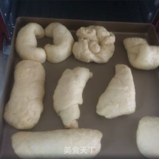 Make A Variety of Creative Breads with Basic Bread Troupes-winning Works of Lezhong Colorful Summer Baking Competition recipe